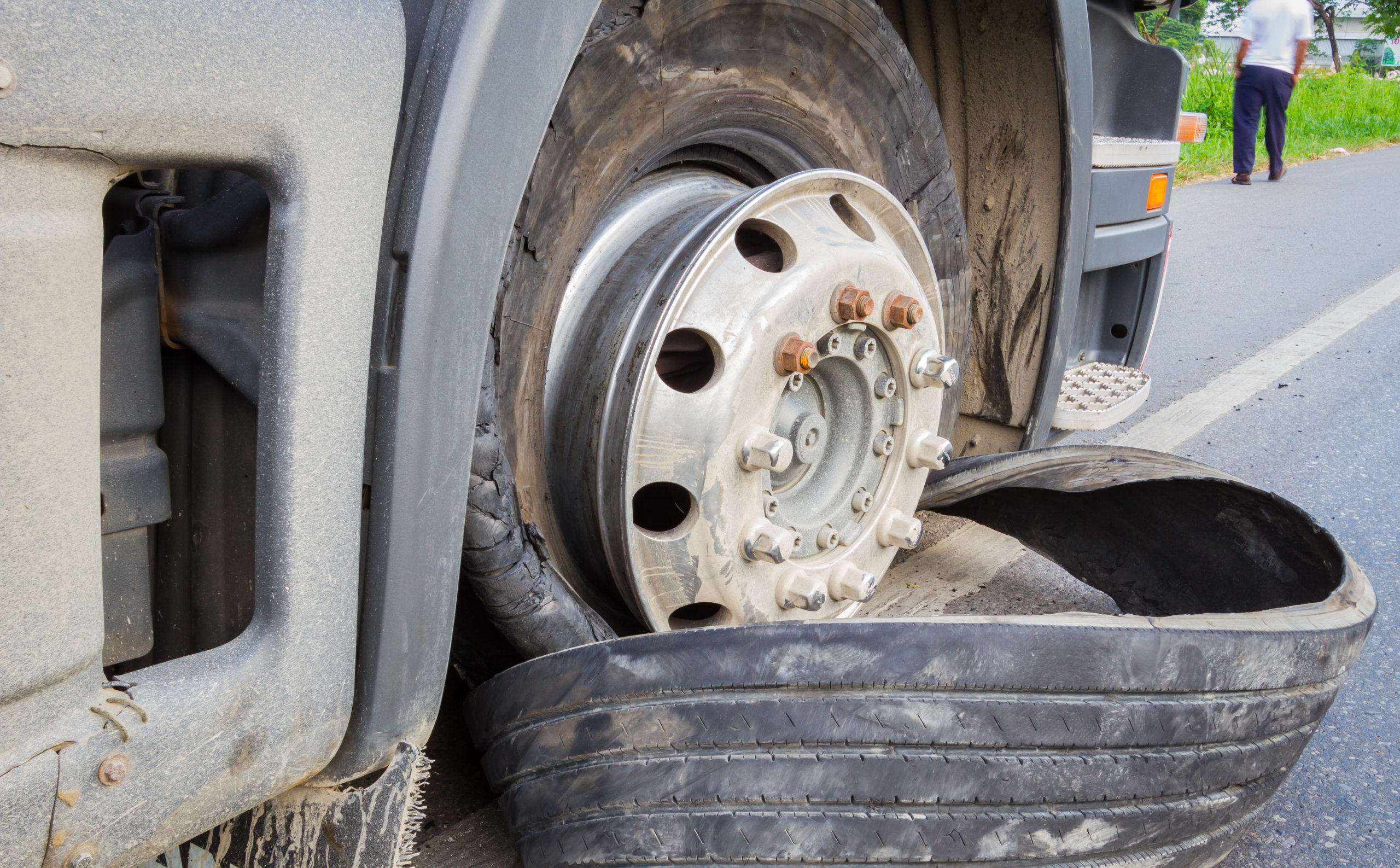 SS TRUCK TIRE REPAIRS